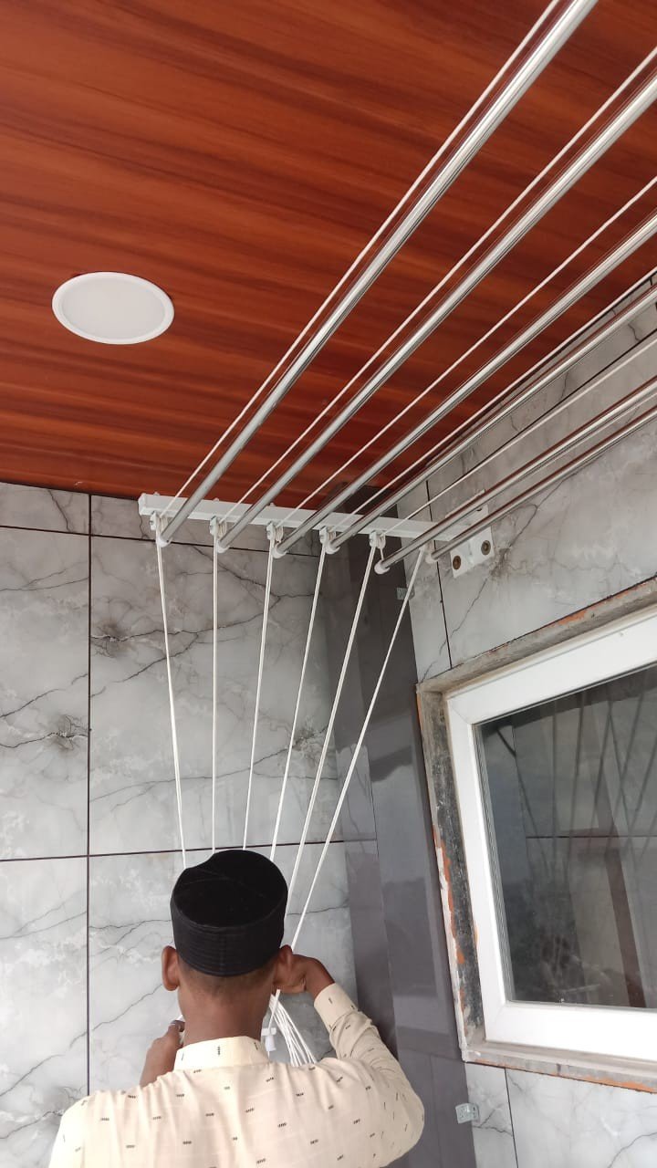 Puja Safety Nets technician adjusting a ceiling cloth hanger
